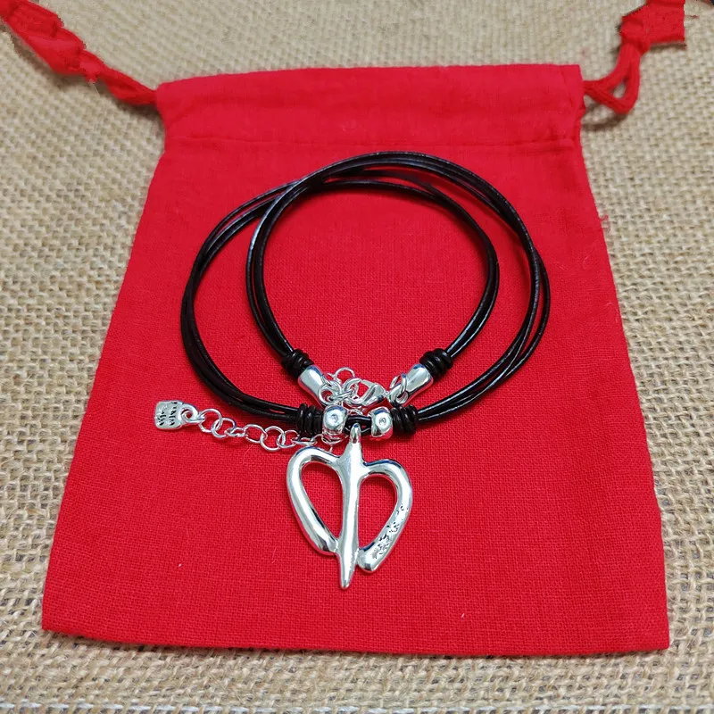 

Уникальный дизайн: колье в форме сердца с вырезами и кожаным шнурком, многослойная цепочка на ключицу.