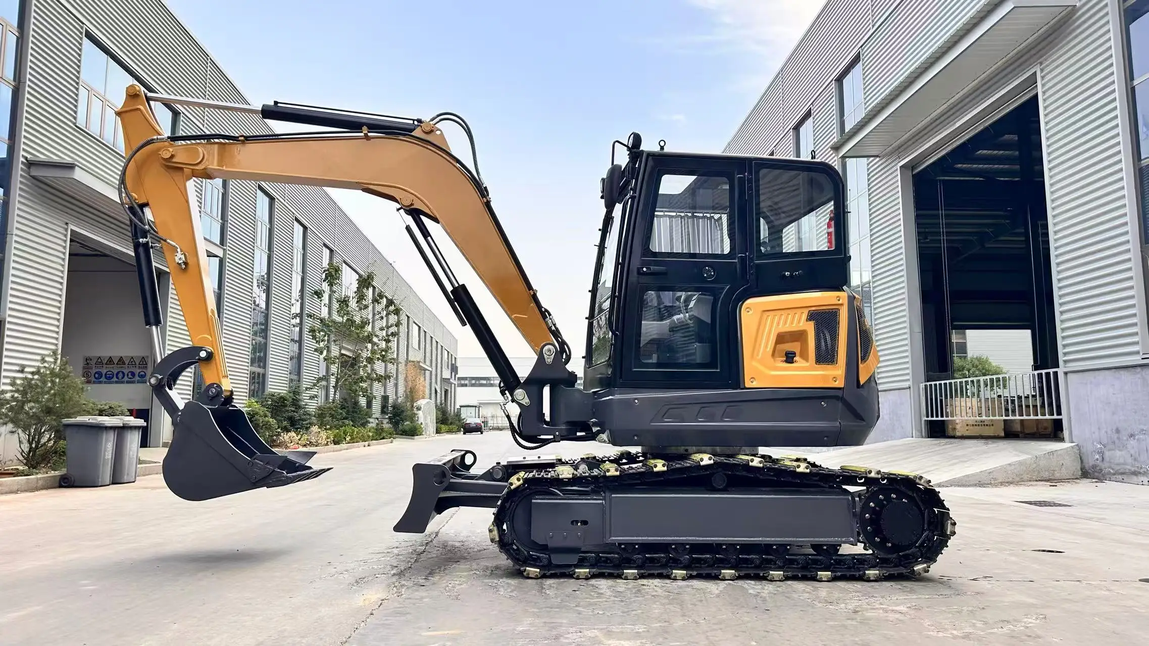 6.5-Ton Mini Excavator Customizable Optional Accessories Large Excavator for Sale - Durable Construction Equipment