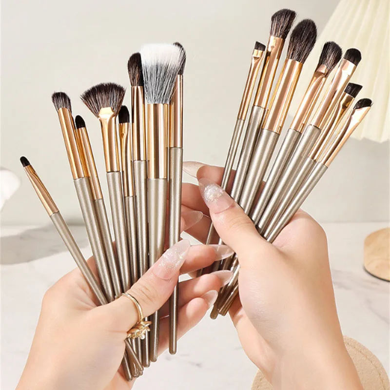 15Pcs Makeup Brushes Set Ultra Soft Synthetic Bristles Eyeshadow Blush Highlight Contour Cosmetic Brushes Kit with Storage Bag