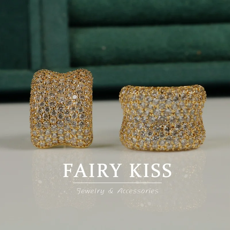 exquisitos-pendientes-con-incrustaciones-de-circonita-y-cobre-con-detalles-de-diamantes-joyeria-versatil-y-elegante