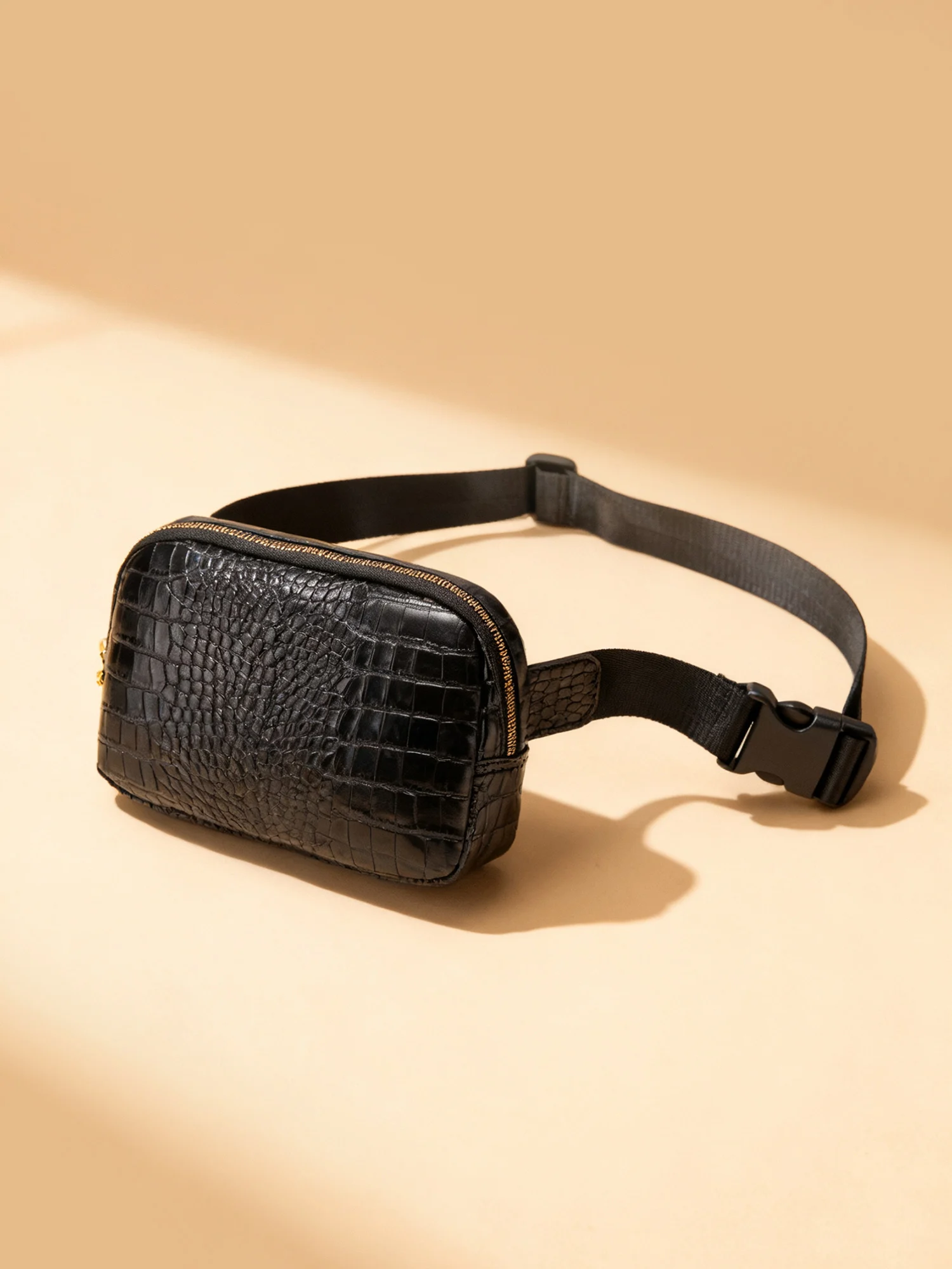 حقيبة صدر صغيرة عصرية بلون سادة كلاسيكية ذات سعة كبيرة على شكل تمساح حقيبة خصر للجنسين بحزام كتف قابل للتعديل