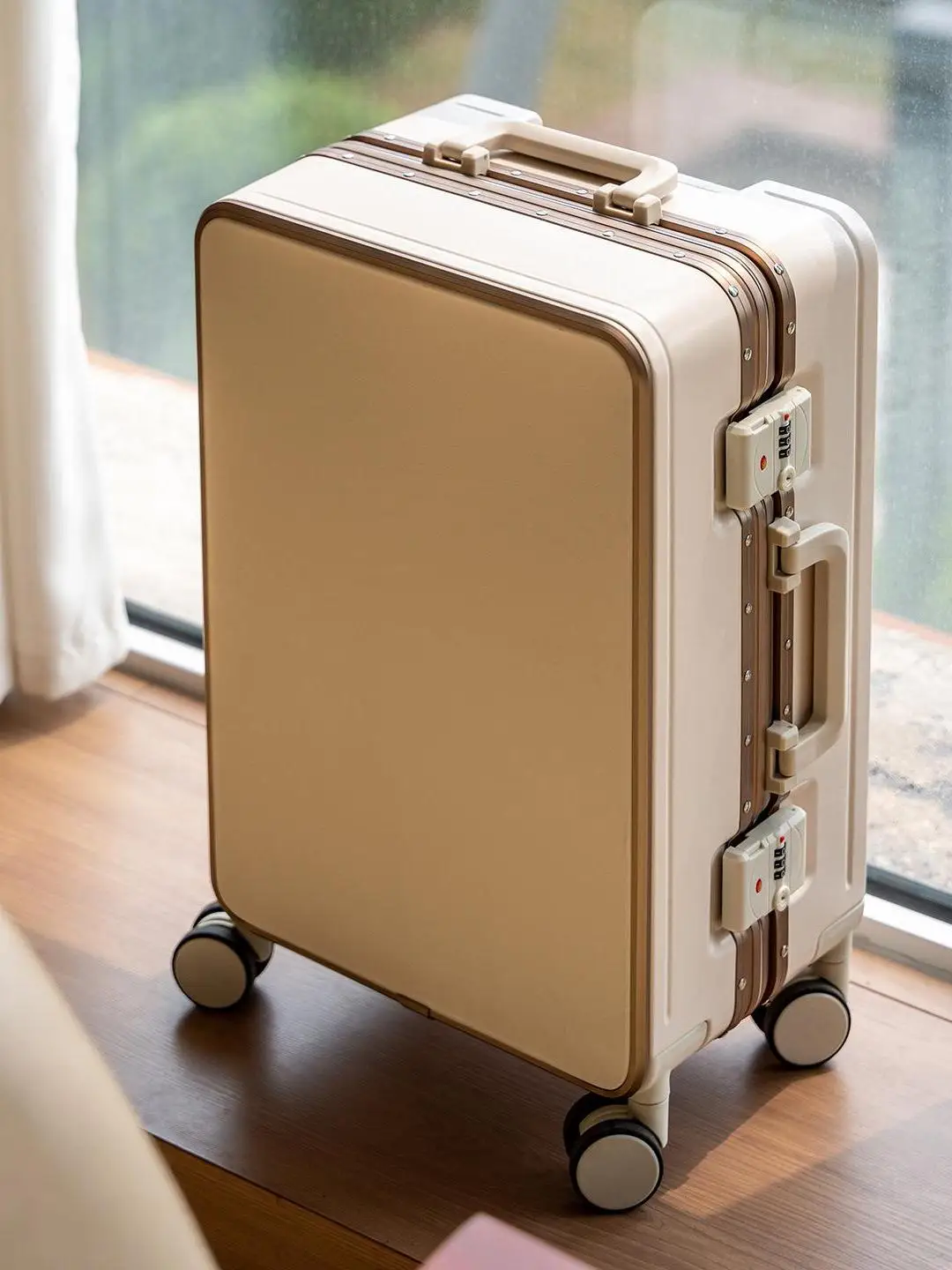 valigia-grande-con-telaio-in-alluminio-rinforzato-20-pollici-chiusura-doppia-ganci-interni-grande-capacita-per-viaggi