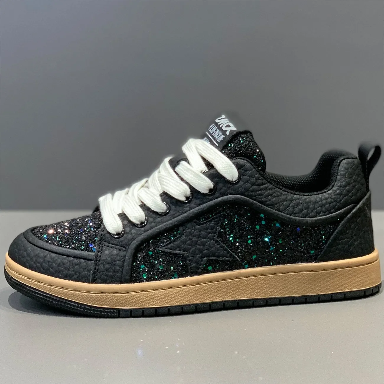 

2026 New Spring Breathable Trendy Bestseller Versatile Fashion High-End Men's Shoes Comfortable Sports Light Luxury Sneakers