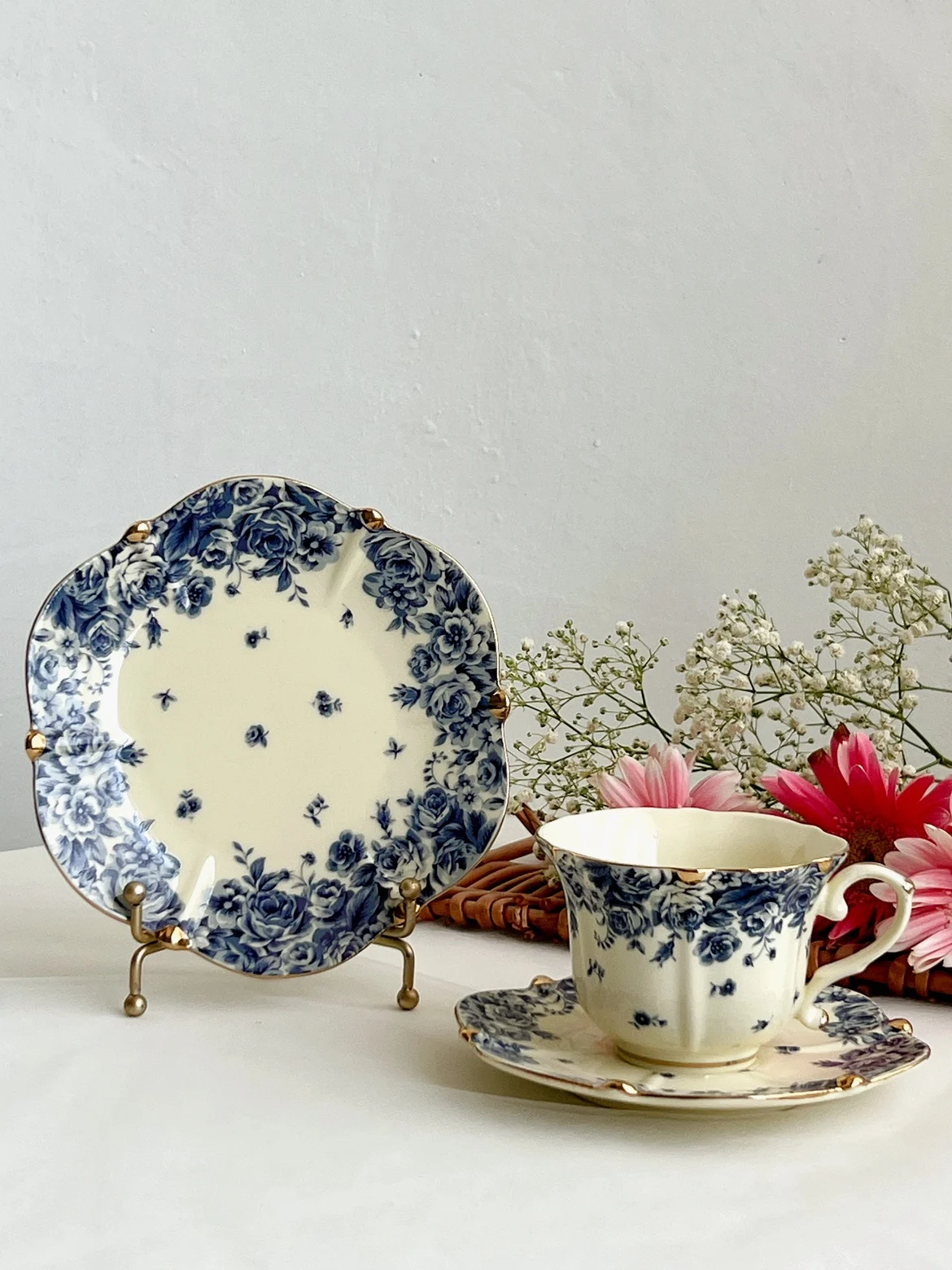 European Court Temperament Cream Yellow Background with Blue Flower Ceramic Plate Coffee Cup 250ml