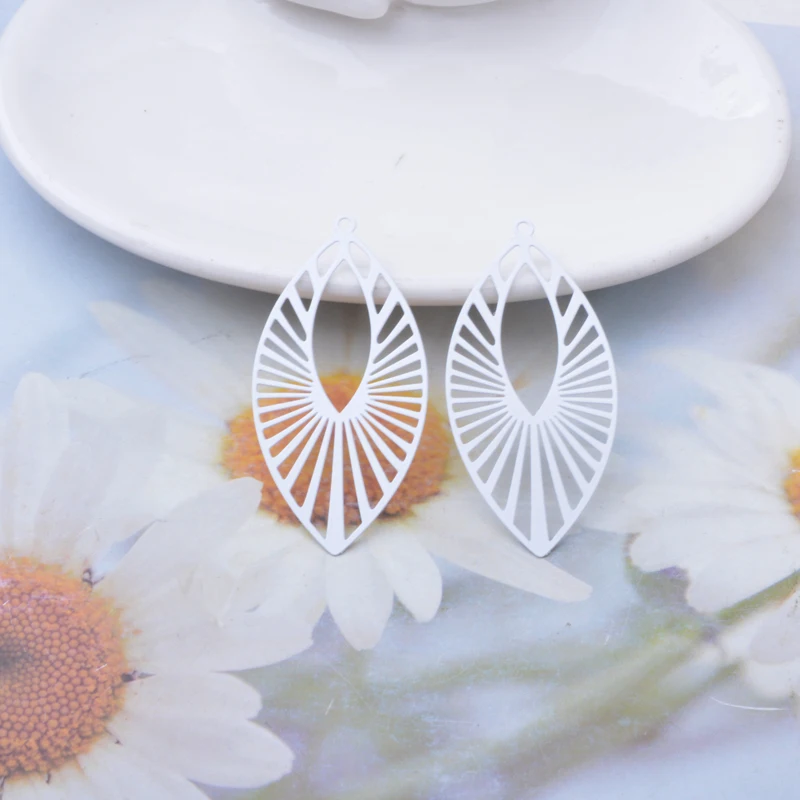 30 Stück AB8312 Messing-Filigran-Oval-Anhänger in Cremefarbe, Edelstahl-Anhänger, DIY-Schmuck, Mädchen-Ohrringe, Accessoires – Detail 4