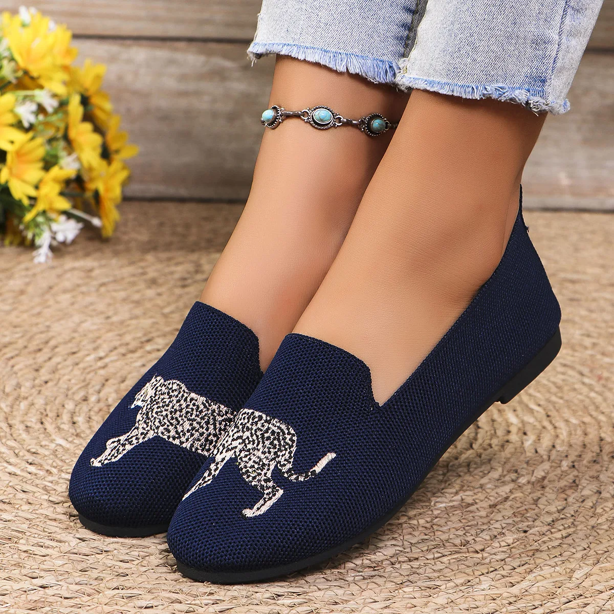 Hot Selling Flying Woven Flat Shallow Mouth Lazy Single Shoes Women Four Seasons Embroidery Breathable Lazy Loafers Sneakers