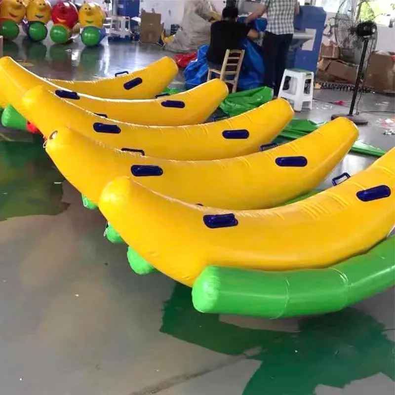 Altalena gonfiabile a Banana da 2m che gioca in spiaggia Surf equitazione giochi d'acqua giochi estivi divertenti