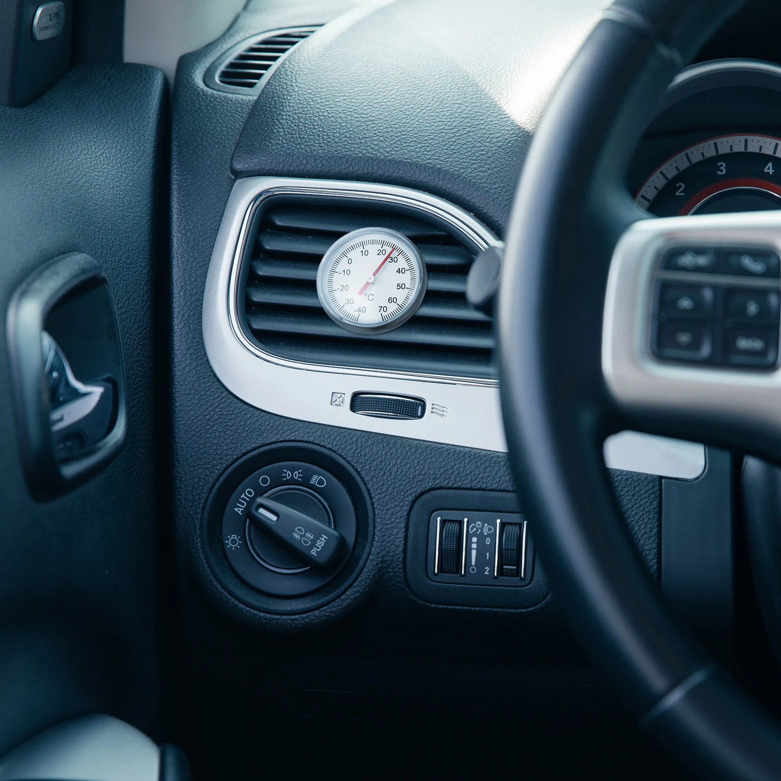 

Car Interior Decoration Red Clock Shape Mechanical Thermometer Easy Installation Dashboard Temperature Gauge for Car Air