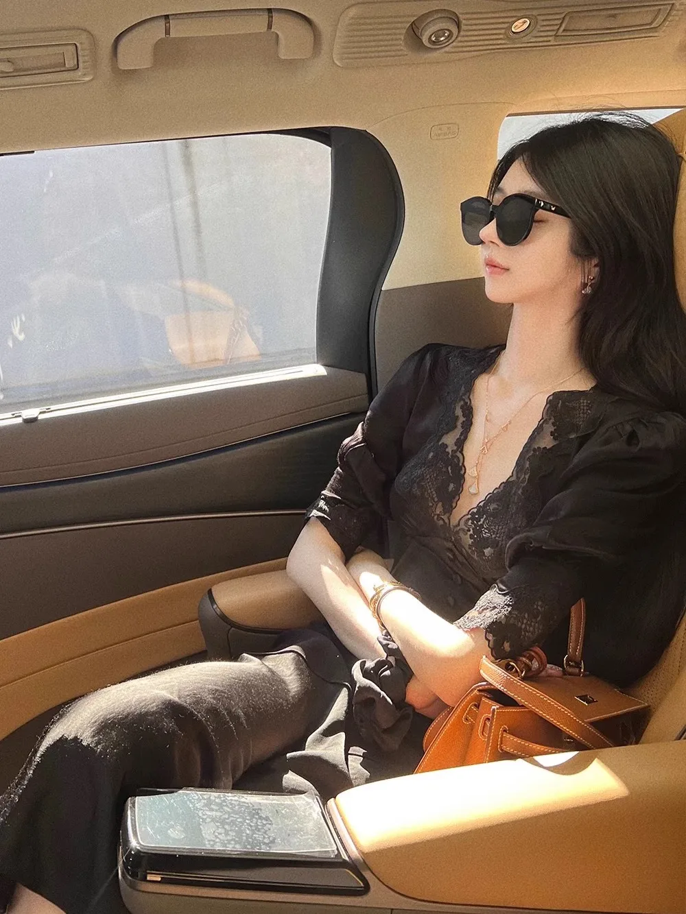 

Женский топ CHICYOU в корейском стиле с V-образным вырезом, рукавами-фонариками и кружевной отделкой, подчеркивающий талию