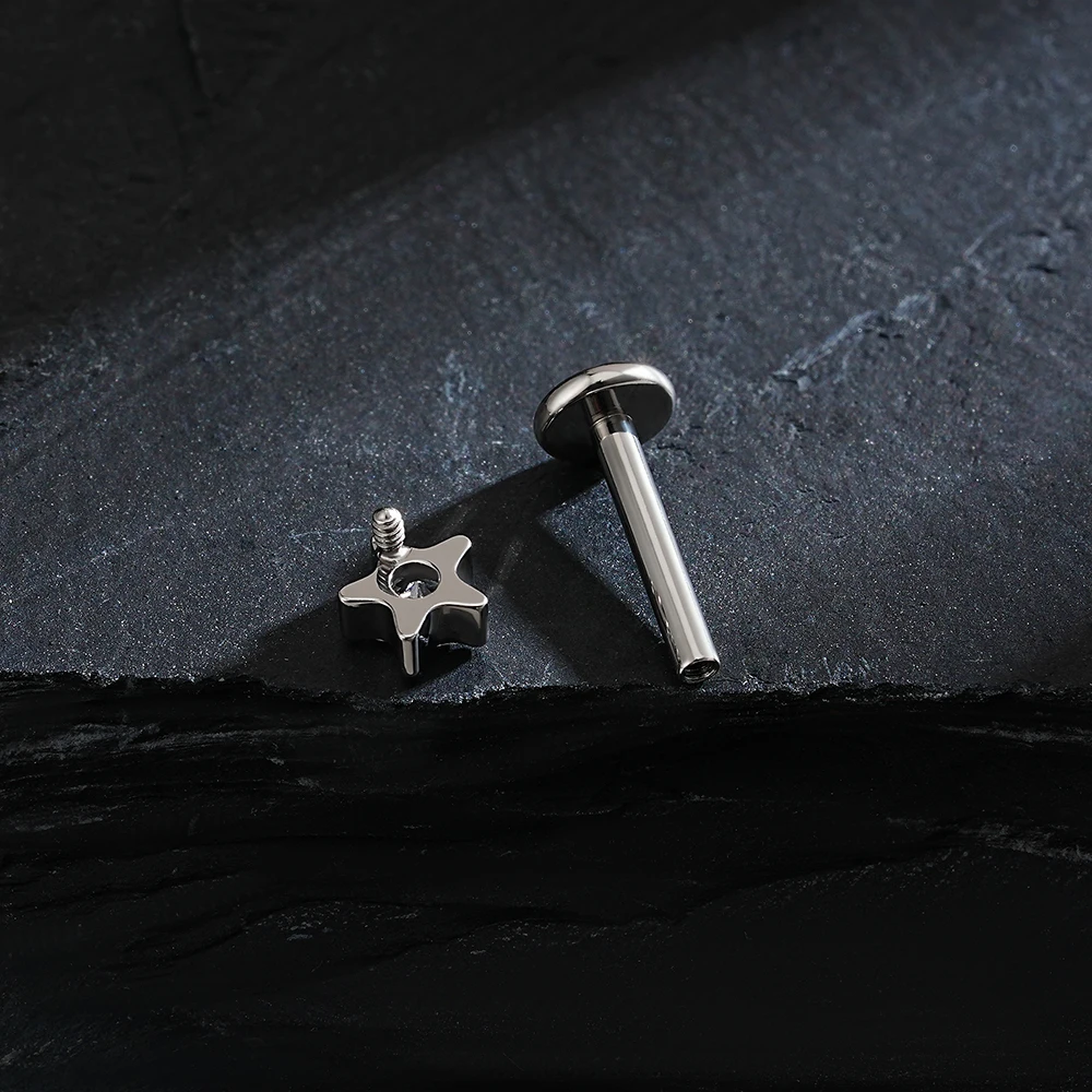 Right Grand ASTM F136 Titanium Star CZ Cartilage Earring 16G Dainty Star Flat Back Stud Internally Threaded Tragus Conch Helix Nose Labret Stud Piercing Jewelry