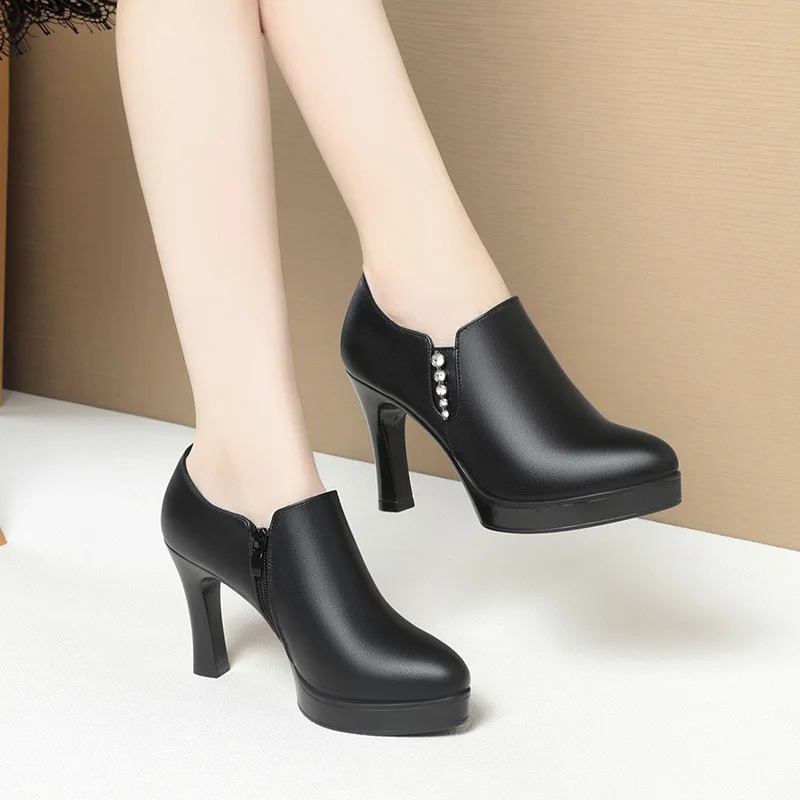 

Женские ботильоны на молнии, модные туфли на платформе из мягкой кожи с глубоким вырезом, зимние плюшевые и теплые туфли на блочном каблуке для офисной мамы