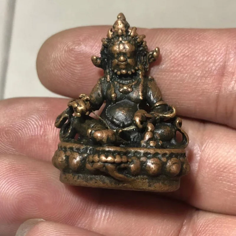 

Антикварная разные коллекции медных посуды, винтажные потертые красные медные желтые талисманы, ретро маленькие украшения, поделки