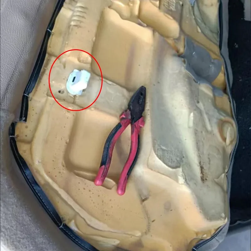 2/4pcs Car Rear Seat Clips Bench Mounting Hook Seat Lock For Toyota Auris C-Hr Avensis Corolla Prius Rear Seat Cushion Buckle - Image 5