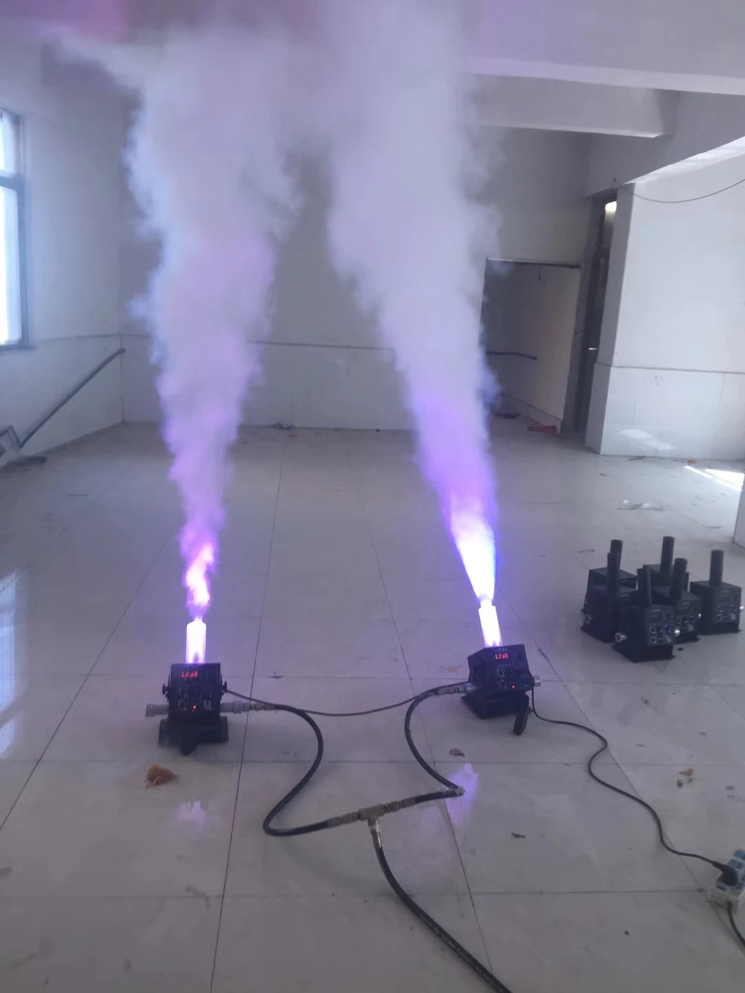 

1pcs/lotColorful LED co2 jet machine DMX DJ Stage co2 smoke machine for Professional Audio Video amusement park stage show event