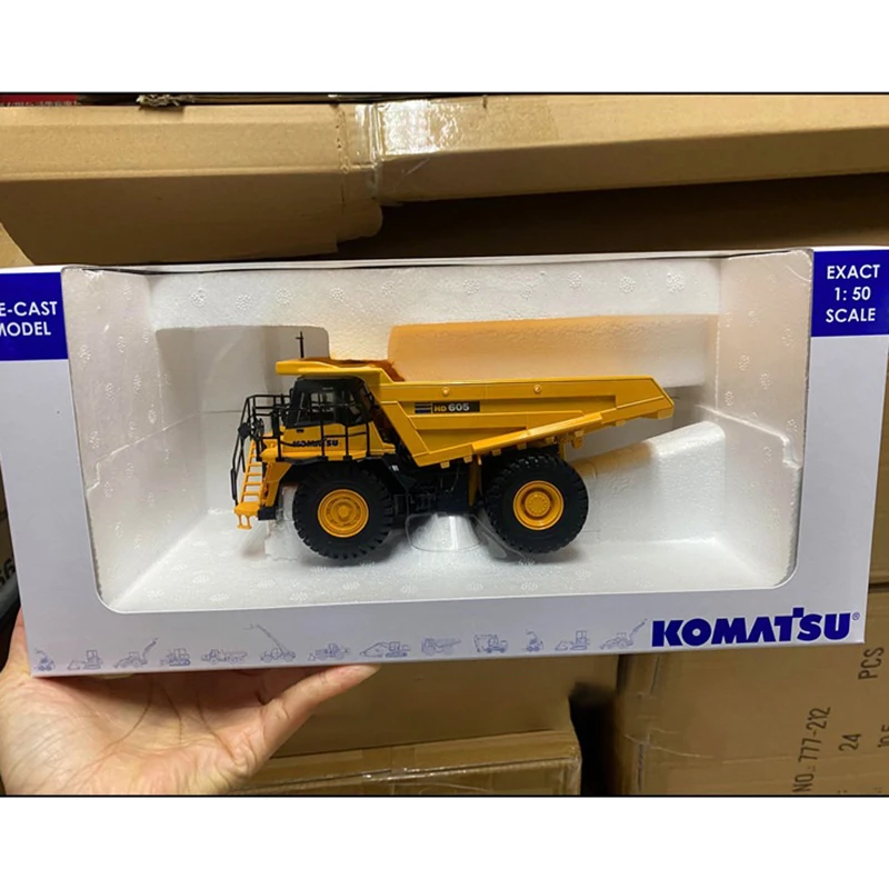 UH 1:50 Scale Komatsu HD605 Alloy Engineering Truck Model 8009