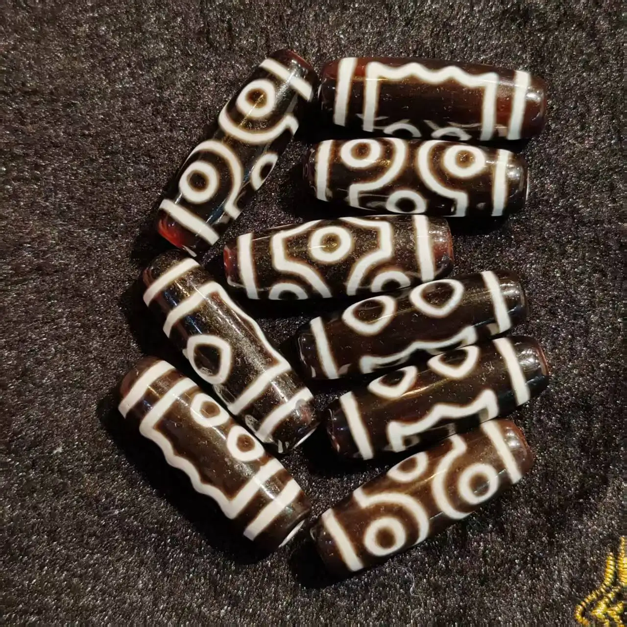 

20pcs Tibetan ethnic style infused white core patina weathered black and white agate Tianzhu necklace pendant DIY accessory Dzi