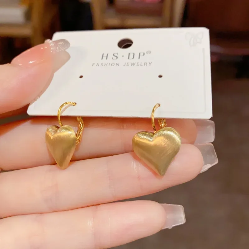 European and American Niche Fashion Minimalist Design Metal Brushed Heart Temperament Unique and Cool Style Earrings