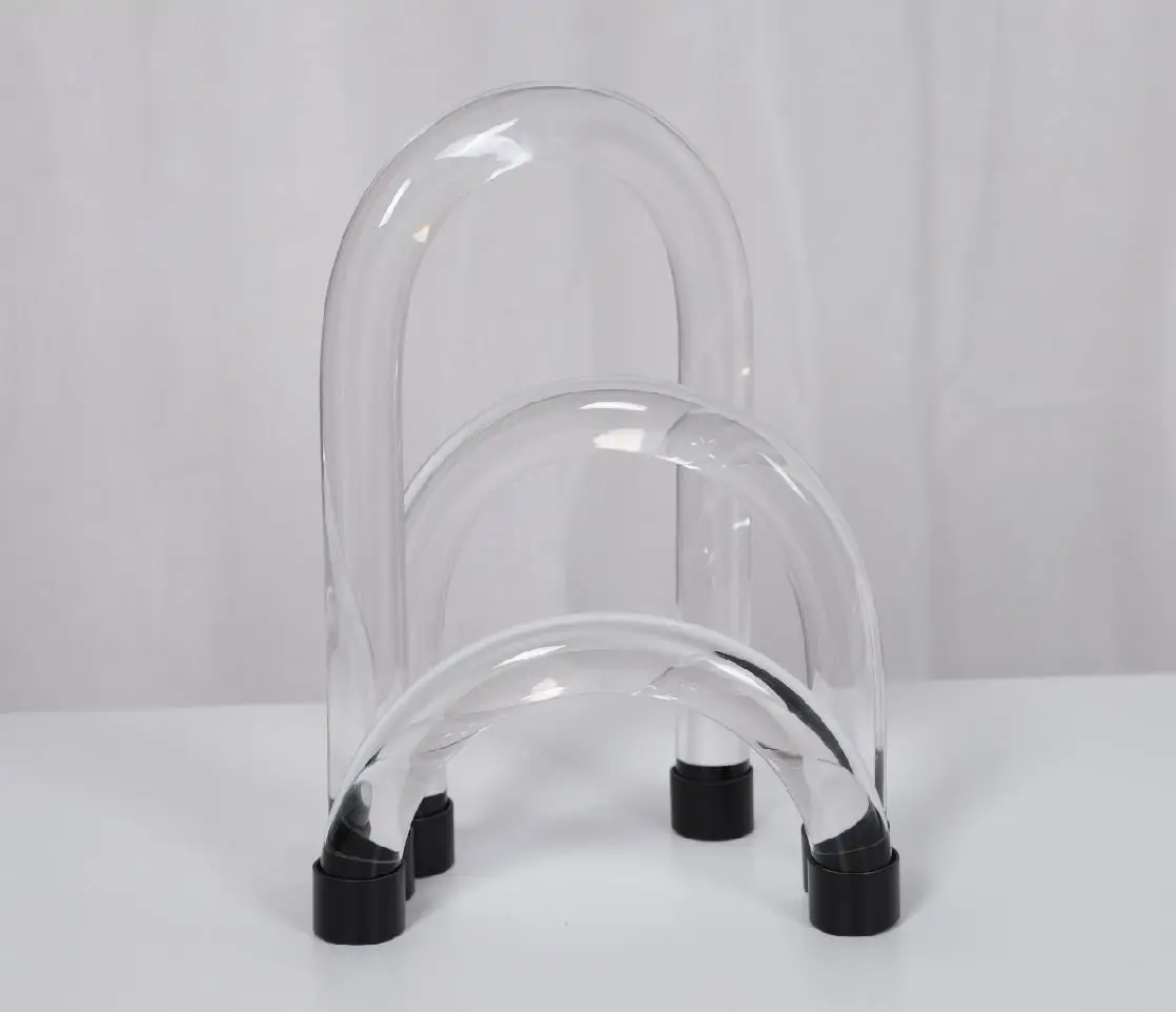 Modern and minimalist U-shaped transparent decorations at the bottom of the case Creative arched interlocking decorations study