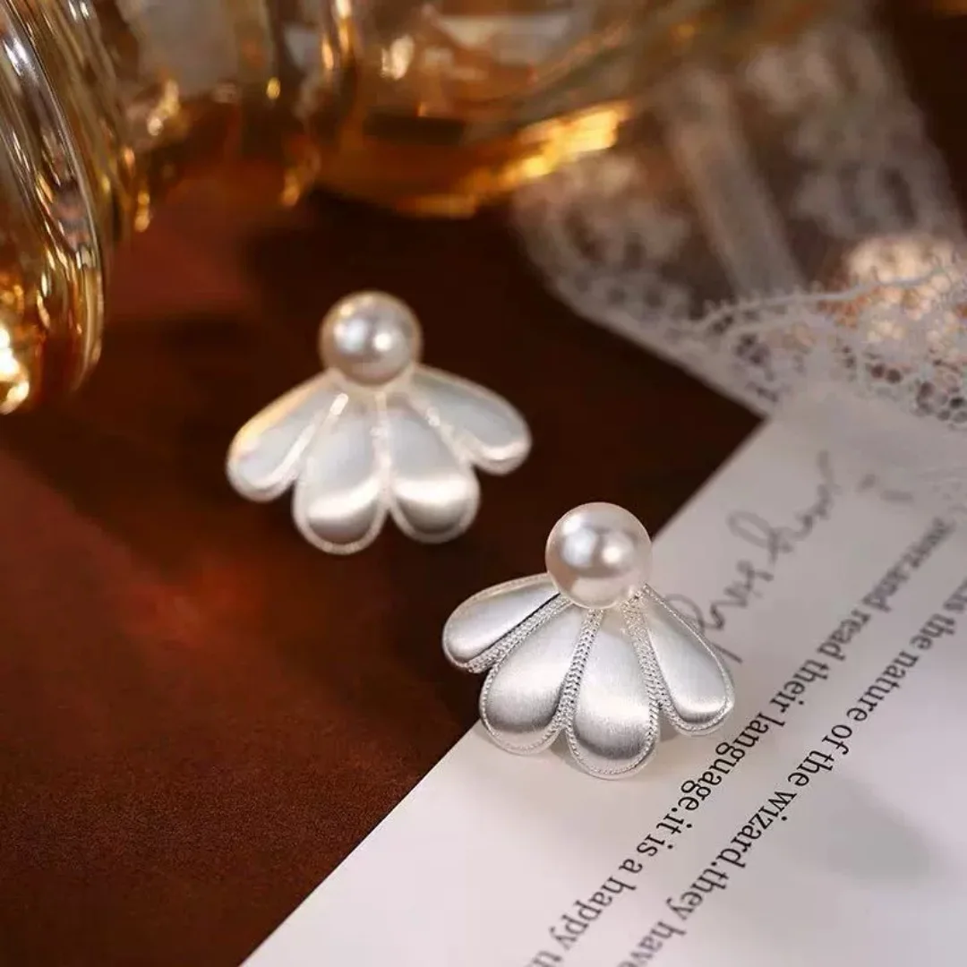Uini Tail hot selling 925 sterling silver needle large petal pearl earrings exquisite 2026 new high-quality temperament earrings