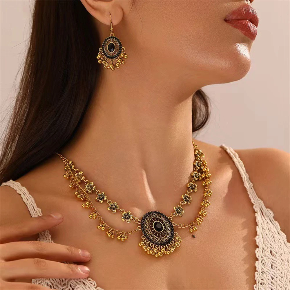 

European and American Fashion Retro Small Flower Gemstone Temperament Necklace Earrings Women's Jewelry Set