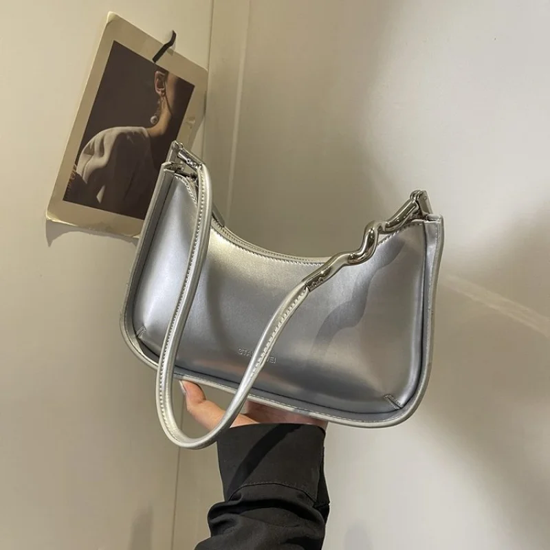 

Fashionable Commuter Bag For Ladies With Laptop Compartment For Work And School Travel Needs