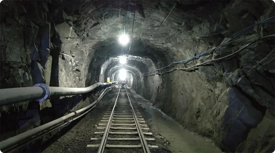 Mais recente dispositivo de prospecção geomagnética de três componentes preciso para exploração de minerais sob túnel em Kênia