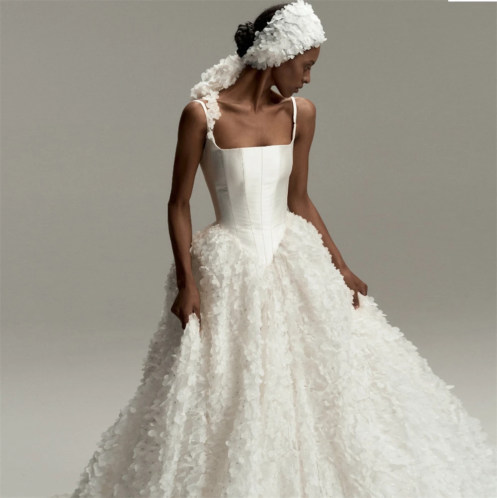 

Customized Sexy White Organza Wedding Dress Formal Square Collar Sleeveless Bridal Gowns Boho A-Line Chapel Train Robe de mariée