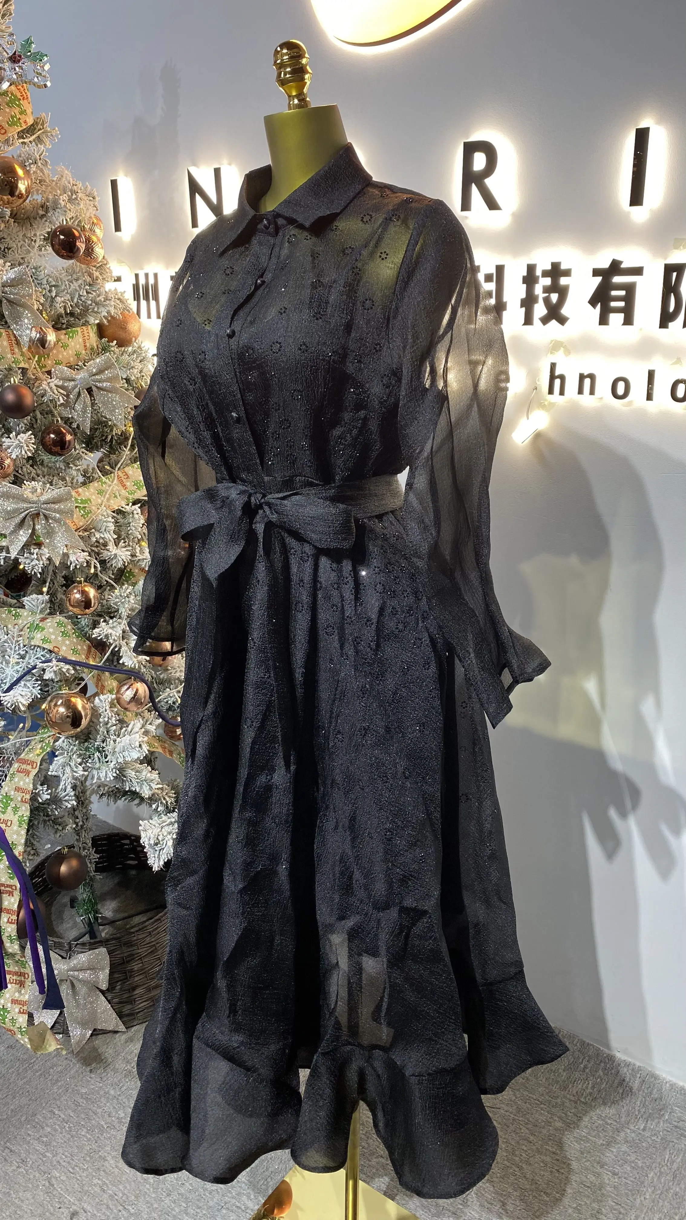 2025 Spring Roman V-neck belted coat, casual women's wear, lantern sleeve, imperial embroidered lace dress-GZXX176