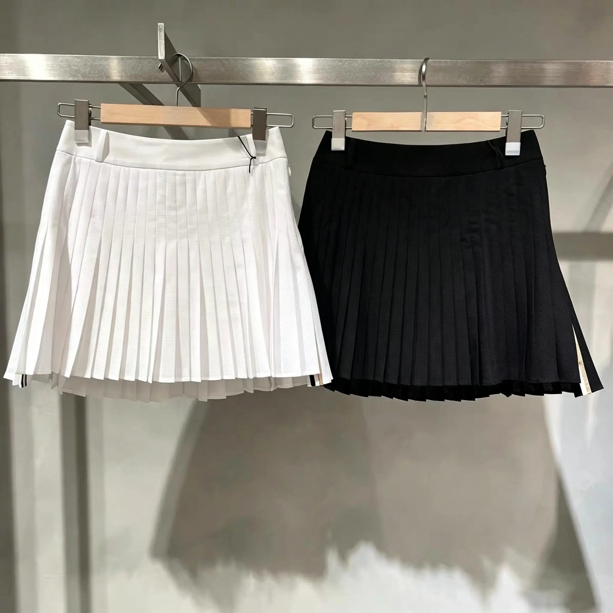 Ladies Cool Quick Dry Golf Pleated Skort Breathable Mesh Wrinkle‑Resistant Material With Inner Safety Shorts For Golf Sport