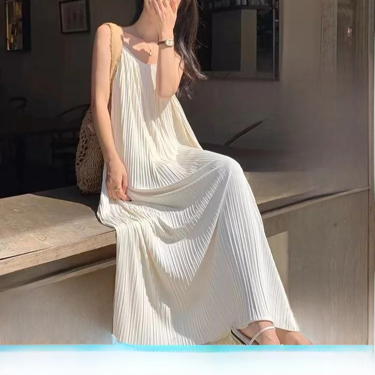 Vestido F de Verão Solto com Alças, Cintura Alta Dobrada, Tricô Cor Pura, Sensação de Luxo, Produção Chinesa, Fino, Mo...