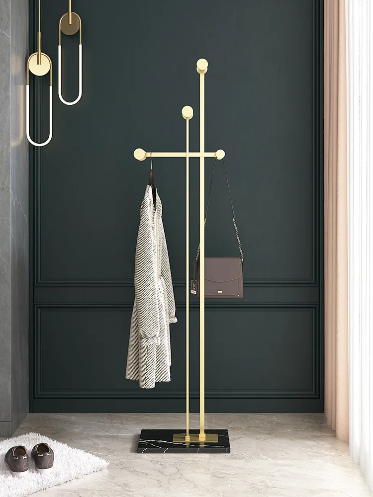 رف معطف أوروبي لغرفة النوم من الأرض إلى السقف، رف ملابس معدني خفيف لغرفة النوم، منزل حديث بسيط