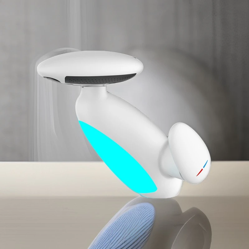 

Pull the faucet four-speed rotating water outlet with water temperature color ambient light multi-function mouthwash penguin