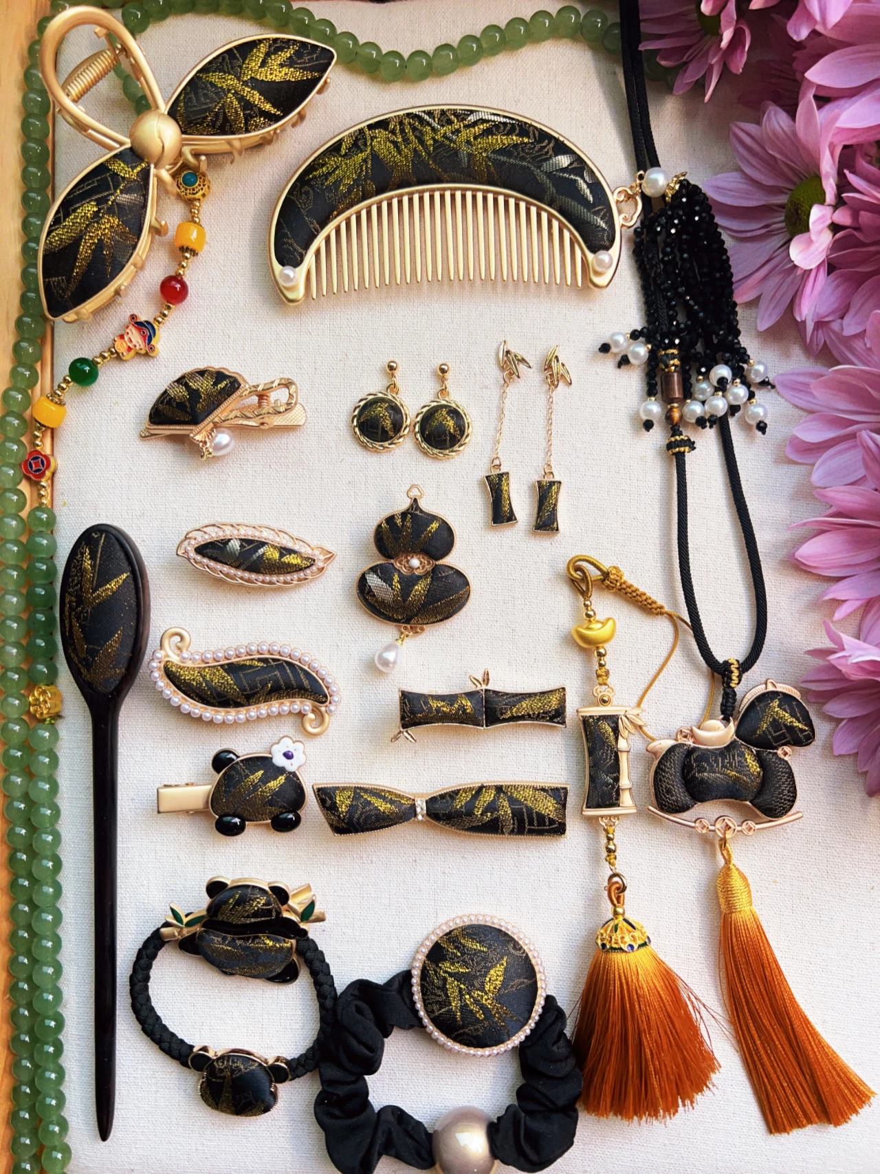conjunto-de-acessorios-de-cabelo-e-joias-para-orelha-em-bambu-preto-dourado-feito-a-mao-song-jin-acessorios-de-moda-artesan