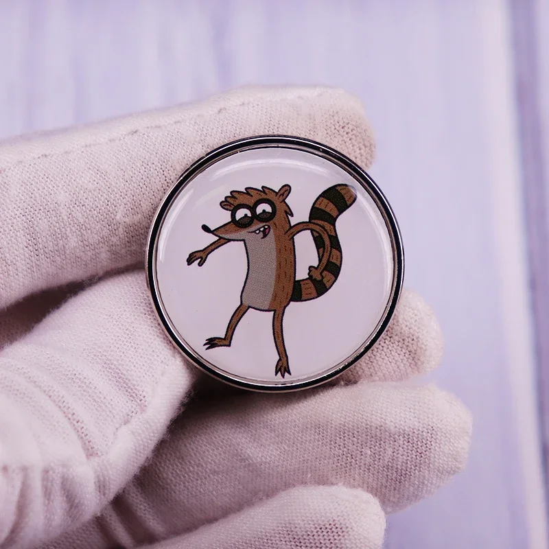 Regular-Show-Rigby Pin spilla personaggio dei cartoni animati distintivo Fashion Jewelry Decor
