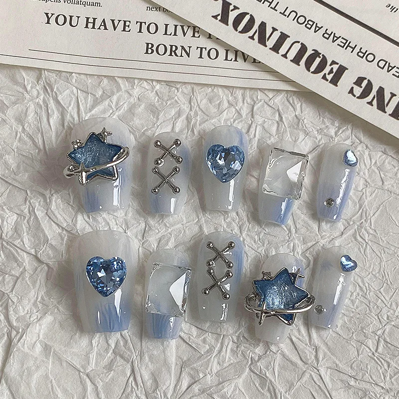 10 قطع من الصحافة الزرقاء الفاتحة الحالمية - على الأظافر مع النجمة والقلب والديكور السماوي - أظافر صناعية عصرية للنساء للاستخدام اليومي والجزء