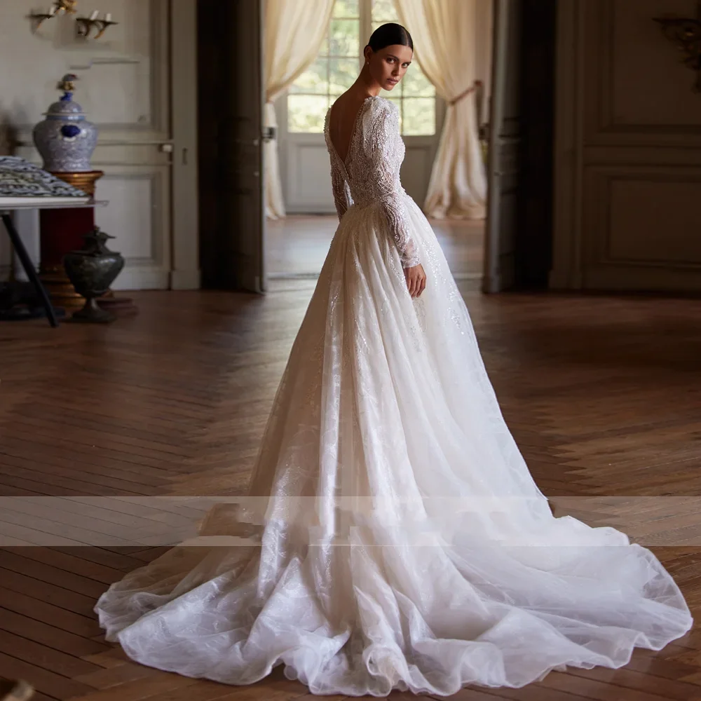 ชุดแต่งงานทรงเมอร์เมดแบบสั่งตัดของ Flavinke คอวี แขนยาว ปักลาย พร้อมกระโปรงแบบถอดได้