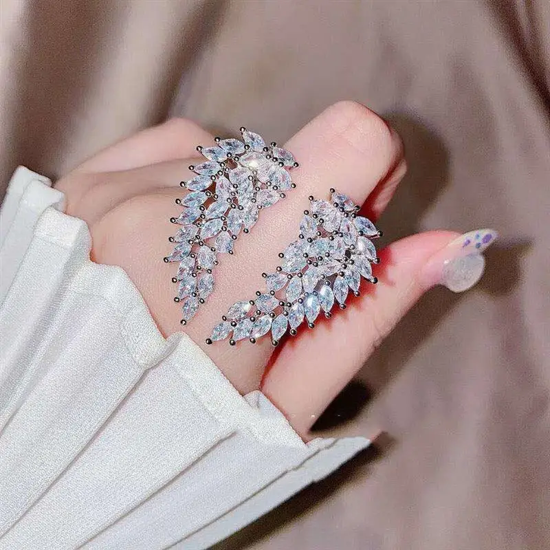 

Luxury Diamond Eye Zircon Open Engagement Ring Sparkling Eight Heart Eight Arrow Moissanite Angel Wing Ring for Women