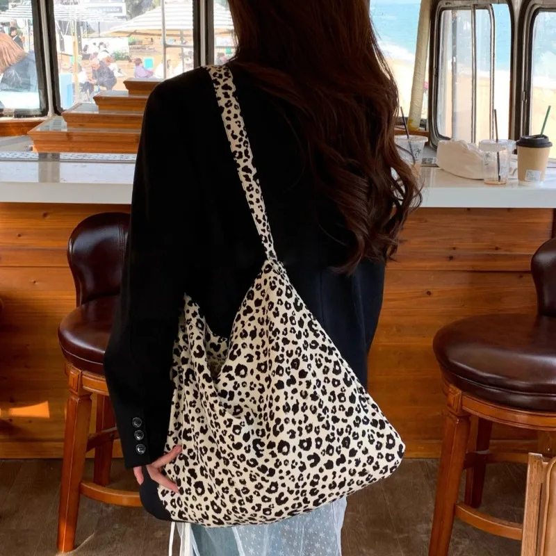 Modern Small Leopard Print Messenger Bag Single Shoulder Canvas Bag for Female Student Diagonal Large Capacity Straddle Bag