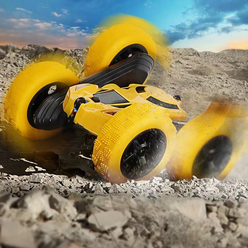 Samochód RC 2 w 1 2,4 GHz Samochód kaskaderski do driftu Zbiornik gąsienicowy Samochód skokowy 360 ° Odchylane zabawki pojazdów RC ze światłem LED
