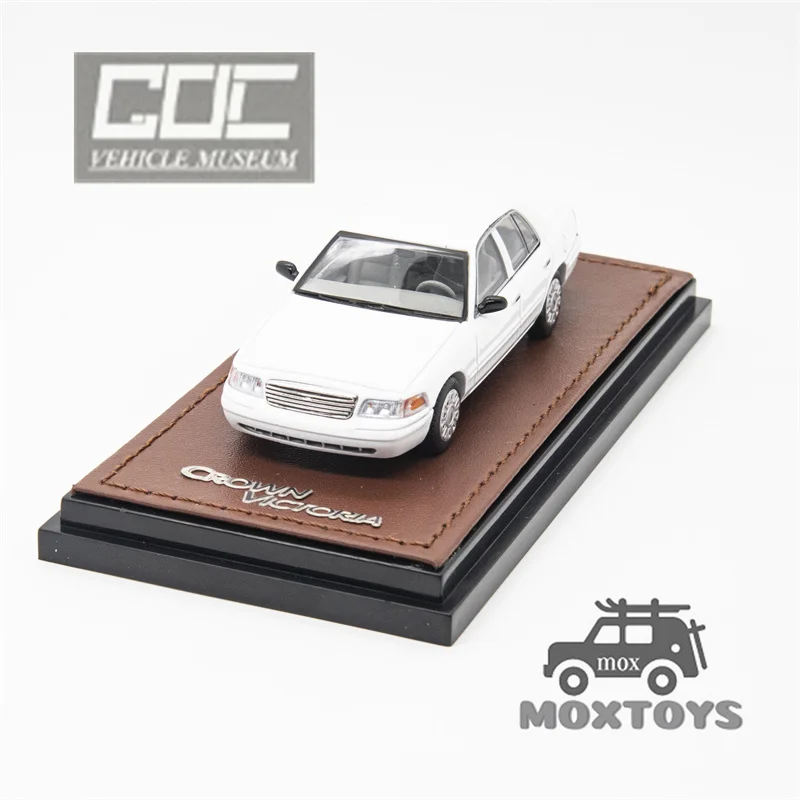 

GOC 1:64 CROWN VICTORIA Street package Diecast Model Car