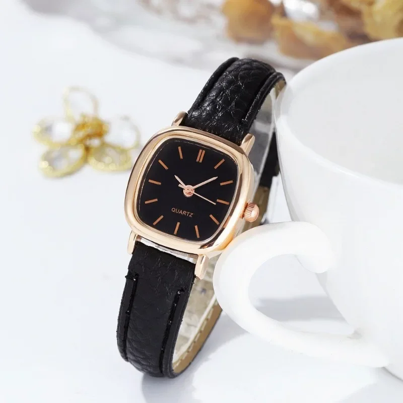 นาฬิกาผู้หญิงเกาหลีเข็มขัดบาง Simple Square Dial นาฬิกาดิจิตอลสไตล์ Jam Tangan Perempuan