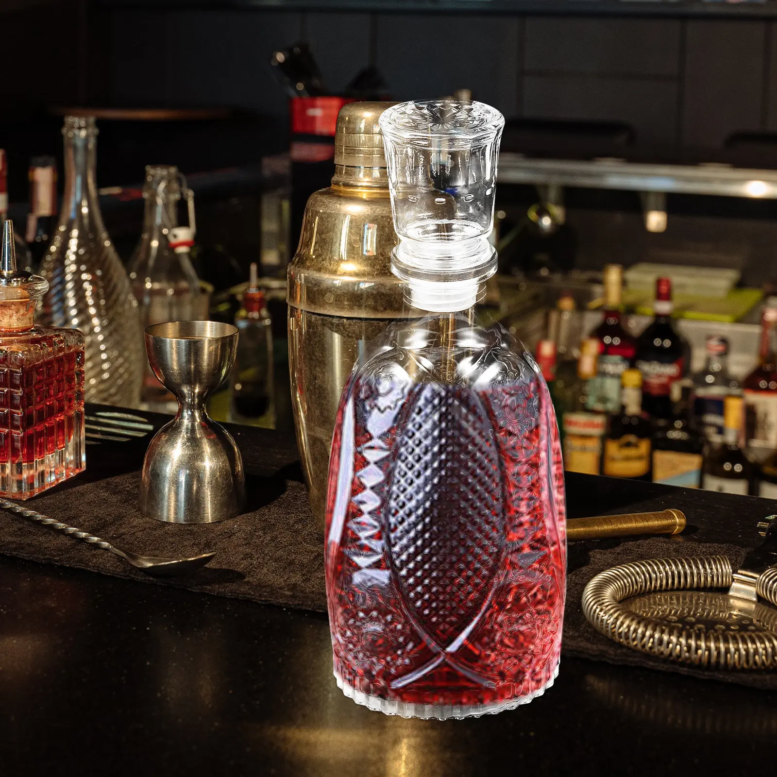 Glass Whiskey Decanter Bottle Elegant Liquor Carafe for Wine Tasting Home Bar and Desktop Decor