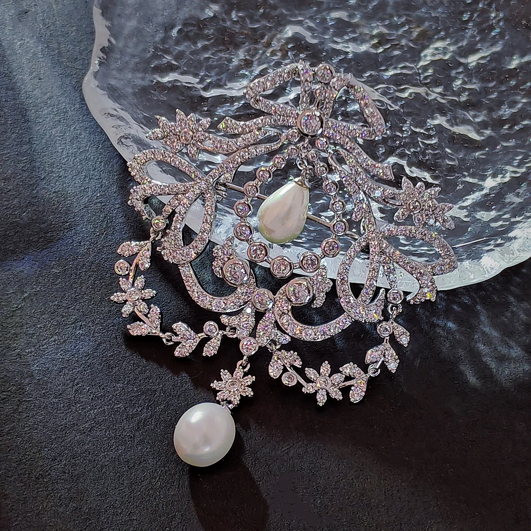 Retro Era Ribbon Foliate Link Chain Pearl Drop Brooch Wedding Accessory