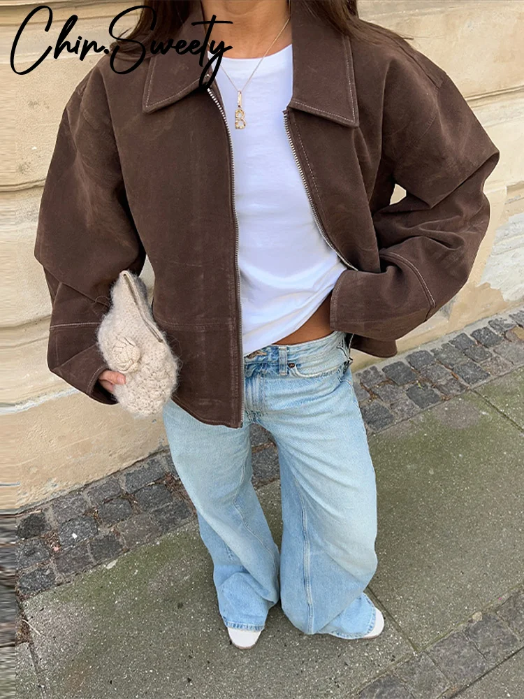 سترات نسائية عصرية من جلد الغزال باللون البني بياقة مقلوبة وسحاب معاطف قصيرة فضفاضة للسيدات لخريف 2025 ملابس خارجية للمكتب في الشارع للسيدات