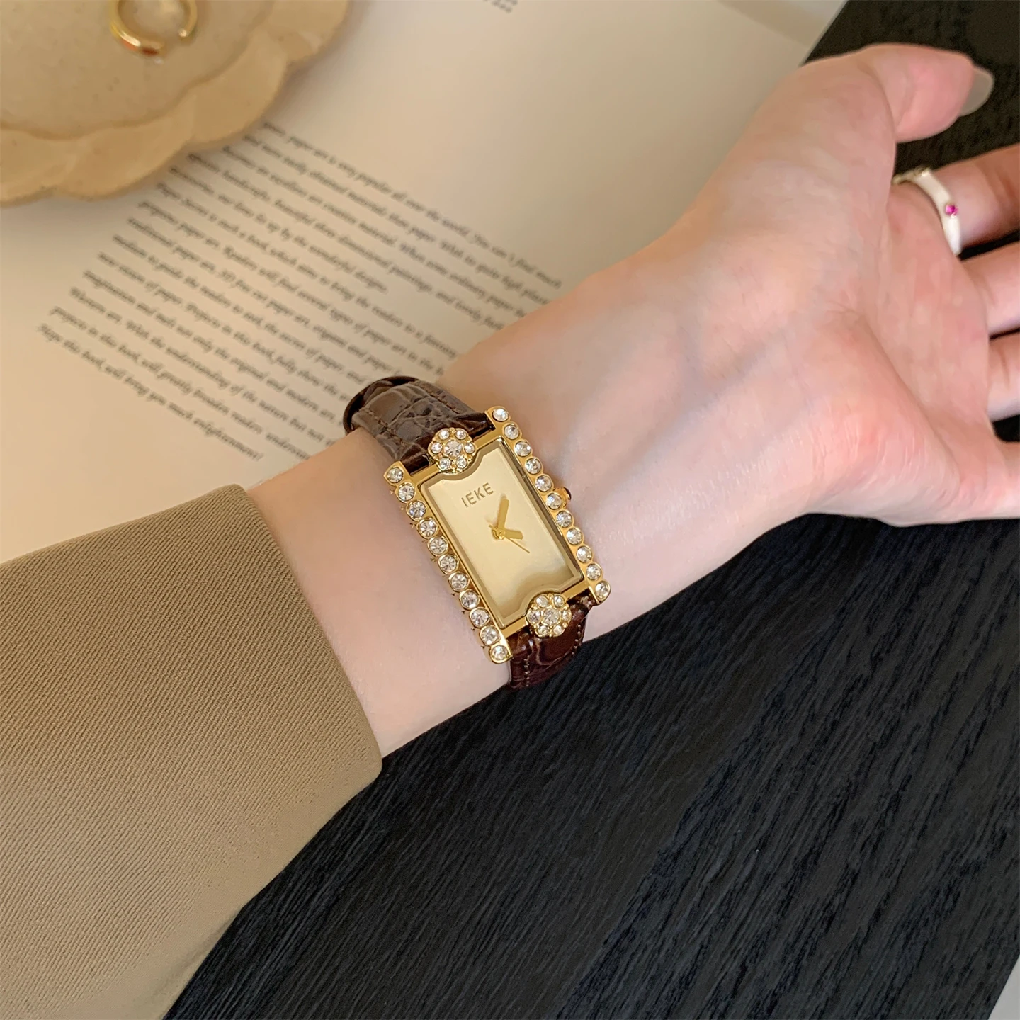 2026New Arrival Rectangular Small Flower Diamond Watch Women'S Vintage Style Elegant And Simple Ladies' Watch Women'S Wristwatch