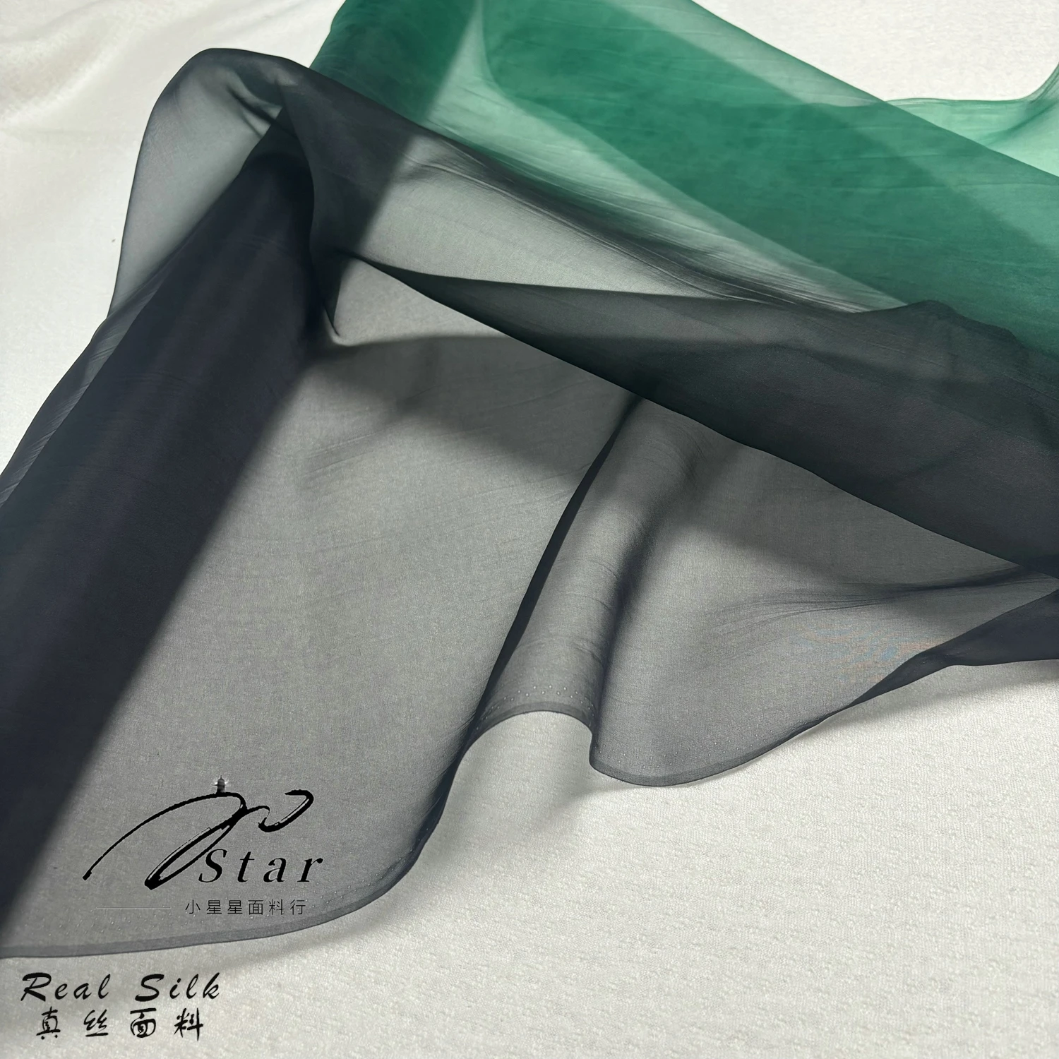 

Green Gradient Tie-Dyed Pure Silk Organza Fabric Ougen Silk Crisp Transparent Dress Fabric