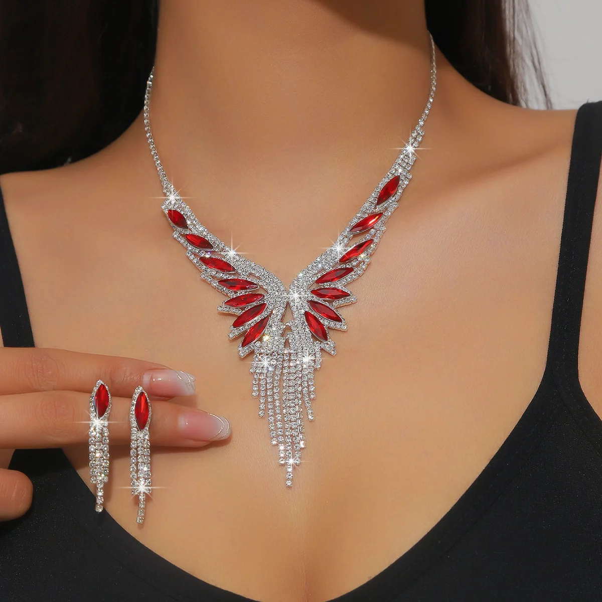 

3-piece luxury crystal rhinestone and green gemstone tassel jewelry set, exquisite and elegant, perfect for wedding parties
