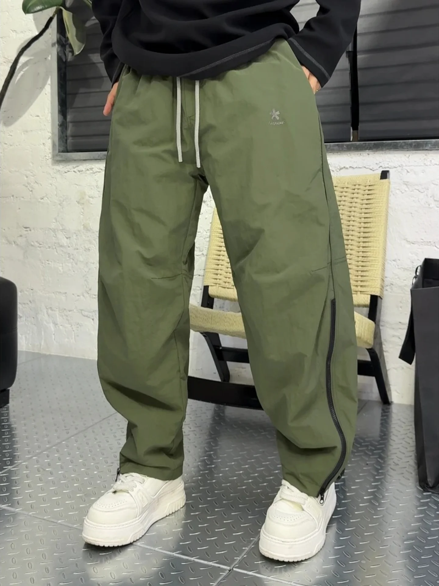 

Thiened теплые ветрозащитные мужские повседневные брюки зимние новые спортивные штаны на открытом воздухе однотонная рабочая одежда прямые брюки на молнии