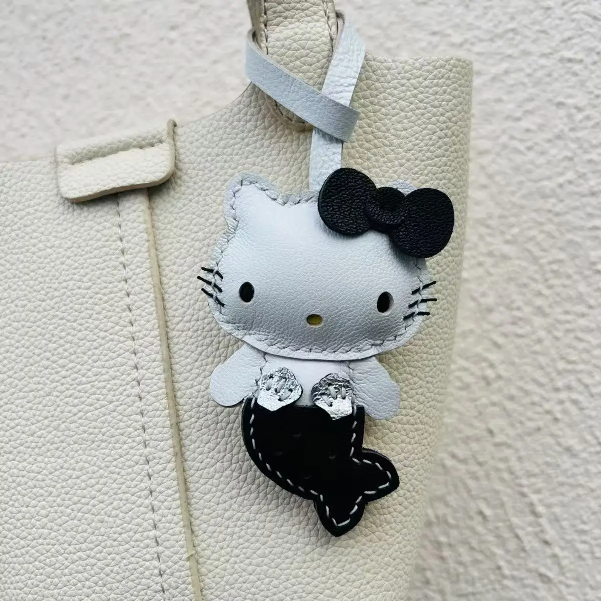 

Sanrio Hello Kitty Mermaid Keychain, Genuine Leather Handmade Cute Sea Theme Gift for Women Girls, Fashion Accessory