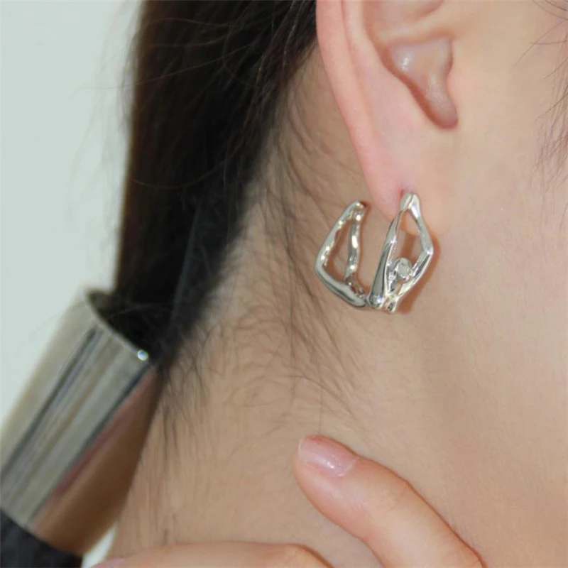 1 Pair Fashion Exaggerated Design Sense Three-dimensional Heavy Worker Type Earrings Women Creative Earrings